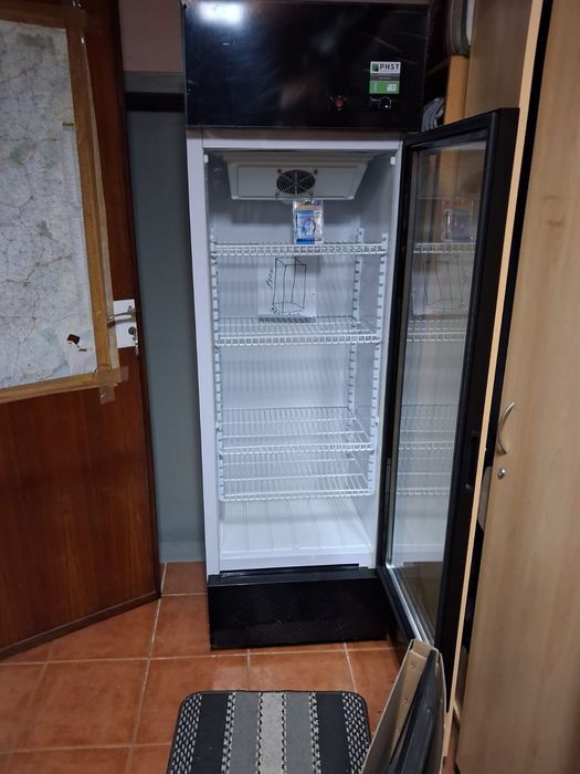 Vitrine com porta vidro