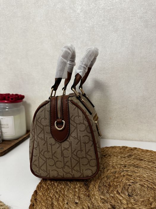 Сумка Calvin Klein CK barrel E7090