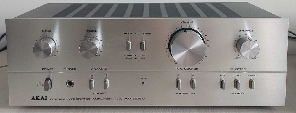 підсилювач Akai AM-2250