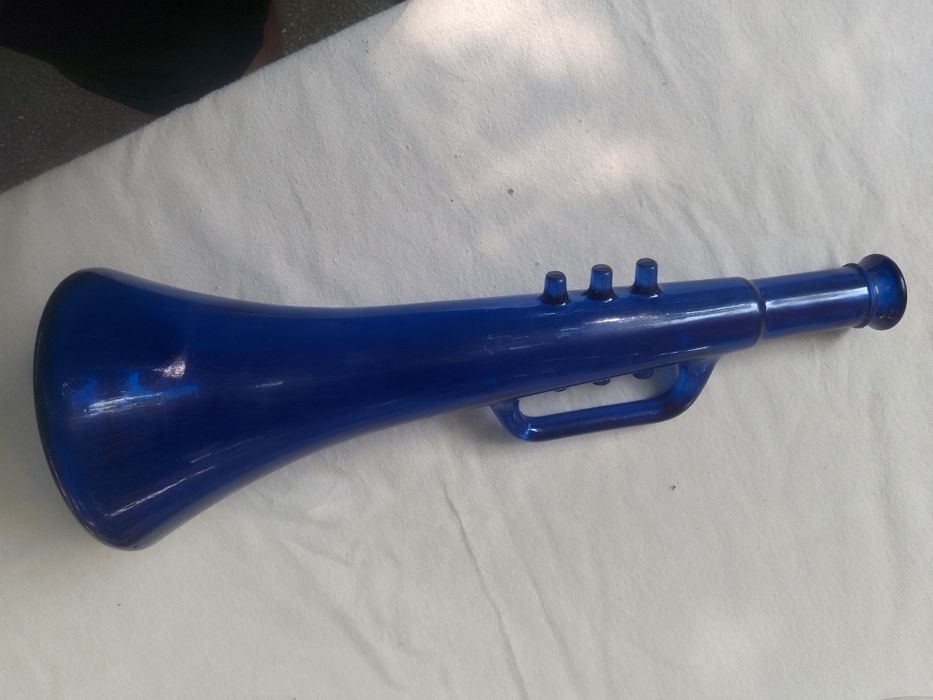 Garrafa trompete azul marinho.64284843763074123