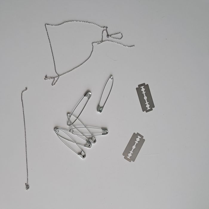 Emo/alternative zestaw DIY wisiorki,żyletki,agrafki