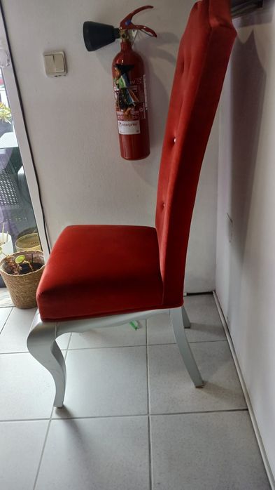 Cadeiras com estofado vermelho