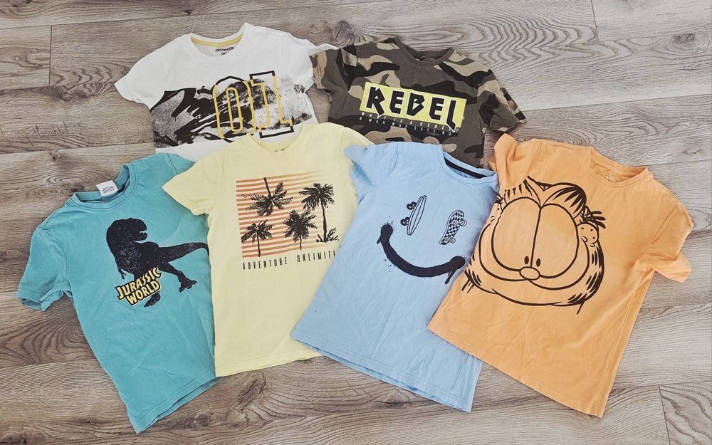 Paka koszulek chłopięcych.