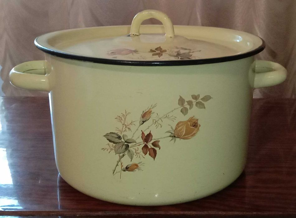 Большая эмалированная кастрюля, желтая. Объем 5 л. СССР