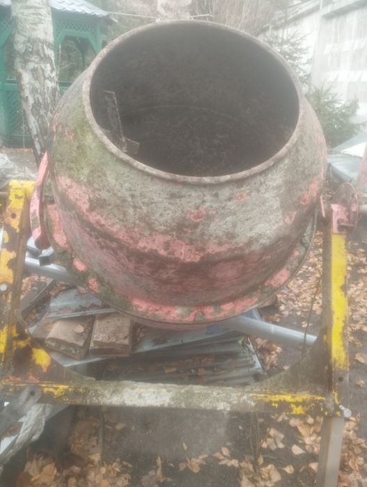 Бетономешалка, бетонозмішувач, корпус на фото