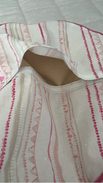 Almofada pufe quarto menina