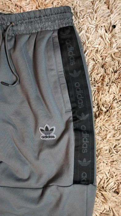 Спортивки Adidas на лампасах (S)