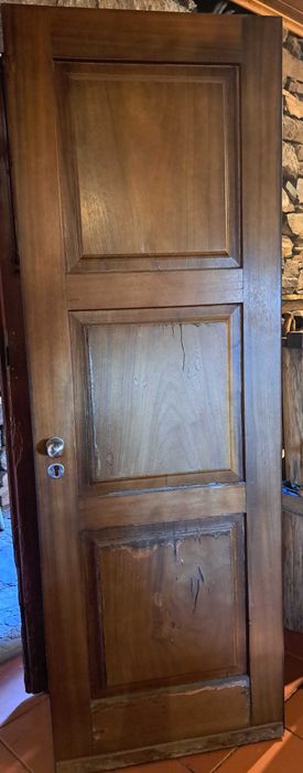 Porta em Madeira Maciça