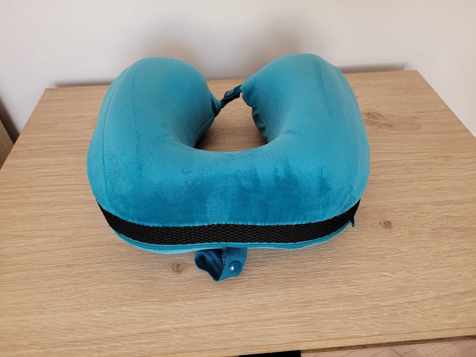 Подушка для подорожей автомобільна