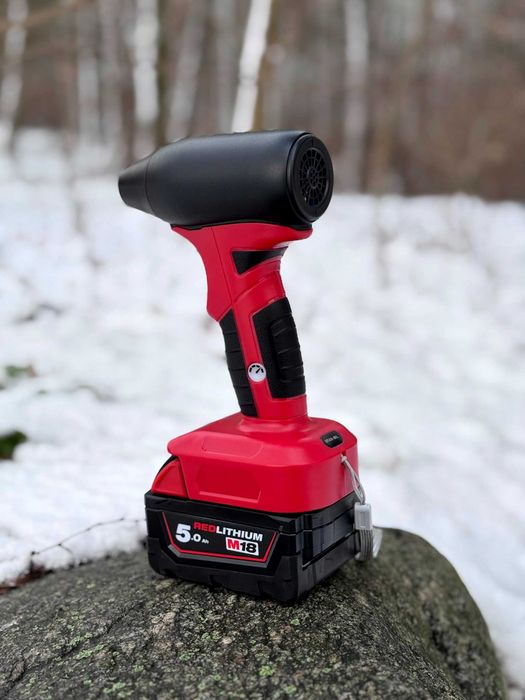 Poręczna Dmuchawa Dla Baterii MILWAUKEE - Film Prezentujący Działanie