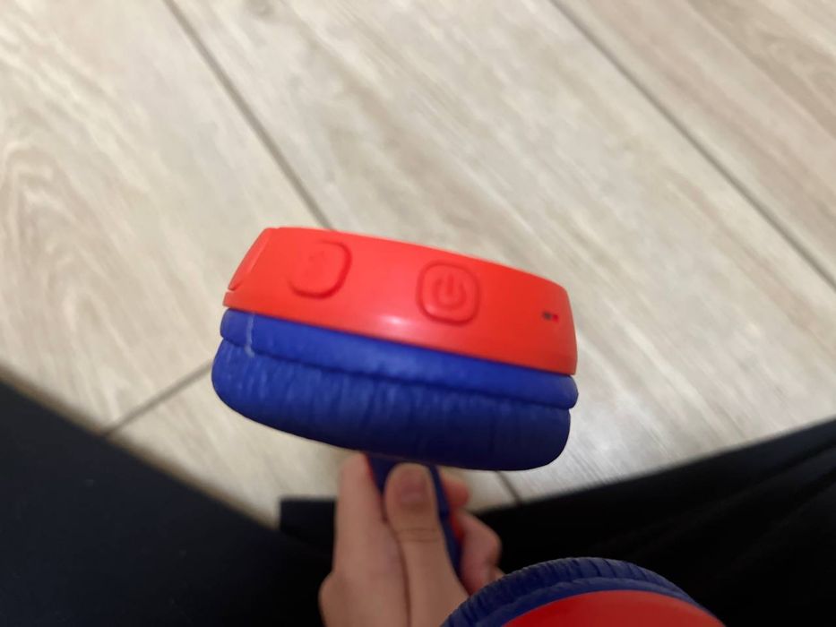 Продаю детские беспроводные наушники JBL JR310BT