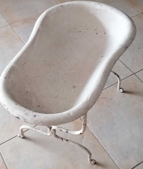 Bidé em esmalte com armação ferro, muito antigo