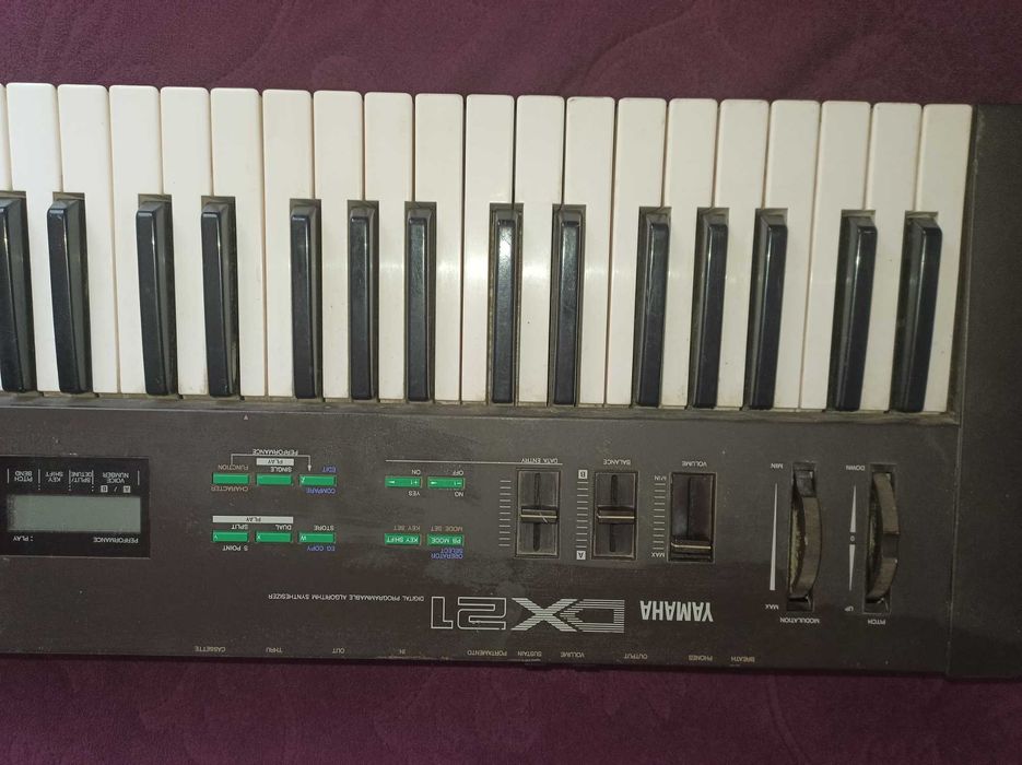 Синтезатор Yamaha DX-21