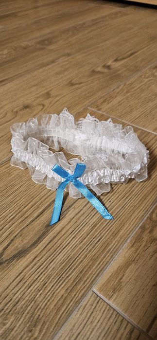 Podwiązka biała na ślub bielizna akcesoria satyna tiul niebieski element