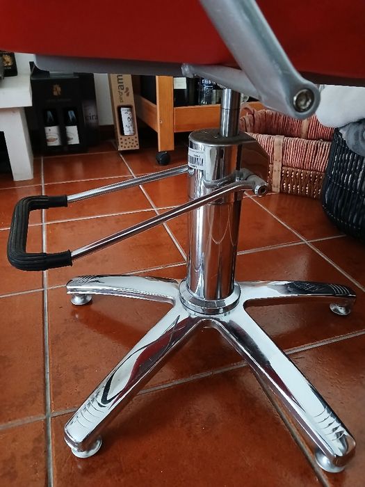 Cadeira de Cabeleireiro Com Elevador