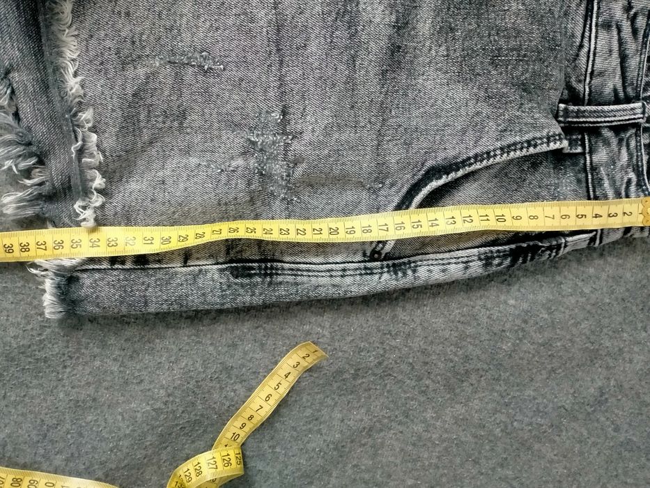 Шорти джинсові жіночі .