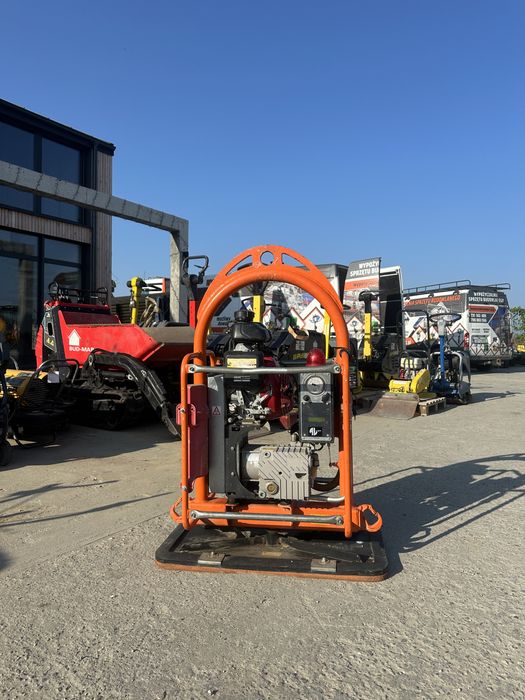 Wynajmę przyzssawke spalinową udzwig 1000kg do plyt betonowych itp