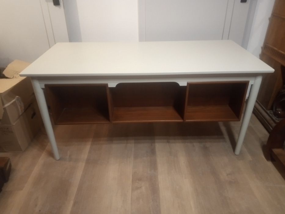 Biurko drewniane z szufladami