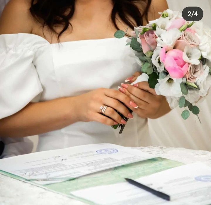 Продам сукню весільну