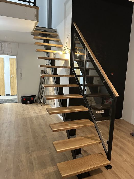 Schody metalowe na belce centralnej,schody loft ,nowoczesne,wewnętrzne