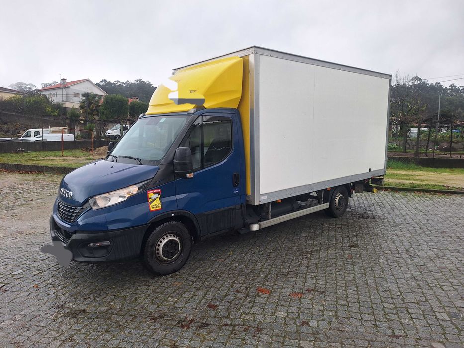 Iveco de contentor com plataforma