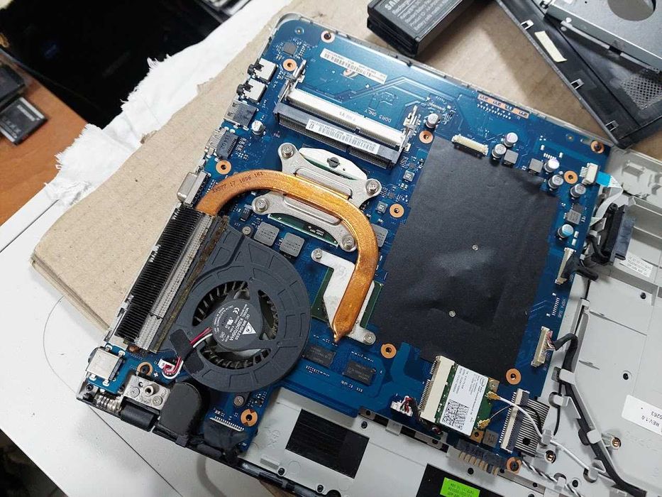 Материнська плата на  Samsung  NP300E5A-S01UA