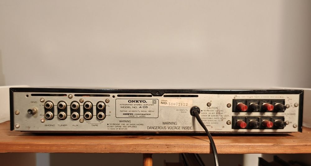 Wzmacniacz Onkyo A-05. Sprzęt muzyczny audio.