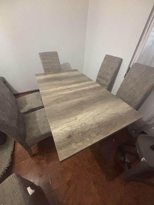 Mesa de jantar - usada - Sem cadeiras