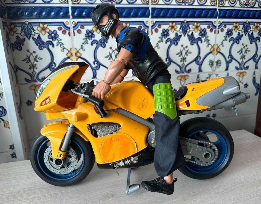 Bonecos action man carros figuras brinquedos dinossauros dr x motas