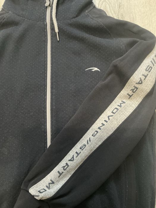 Bluza rozpinana z kapturem kieszenie lampasy napisy