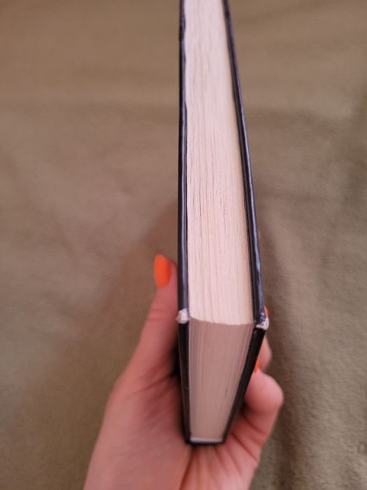 Книжка Панелопи Скай "Ґудзики та Мереживо"