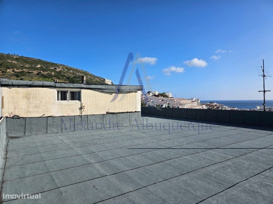 Apartamento T1 com Vista Mar e Terraço na Vila de Sesimbra!