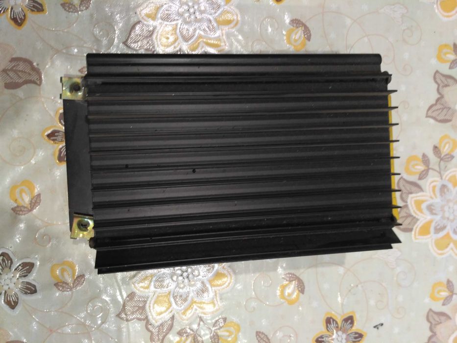 Автомобільний підсилювач (усилитель)