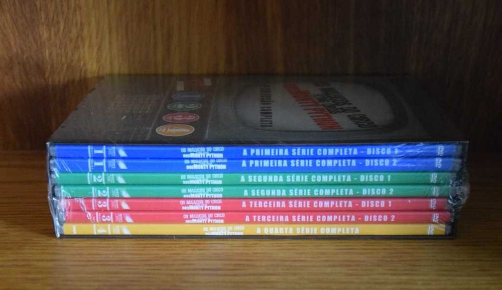 7 DVD´s - 4 séries + 45 episódios de Os Malucos do Circo, Flying Circus, legendas em muitas línguas