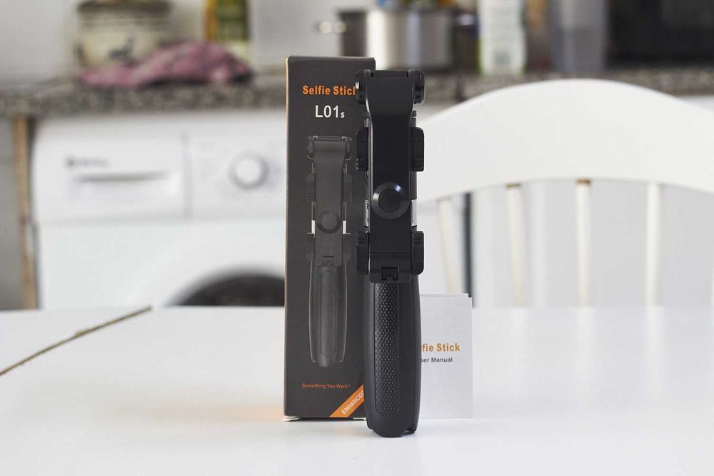 Selfie stick com tripe e comando remoto