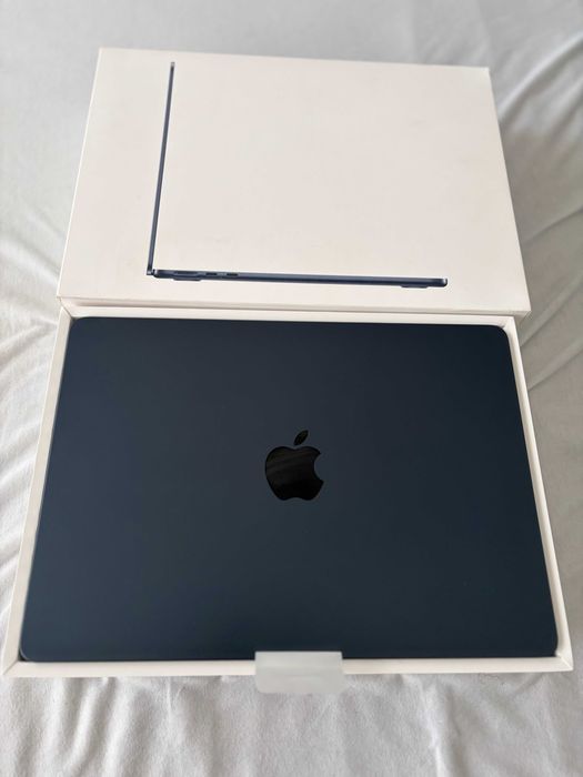 MacBook Air 13” | M2 | 16GB RAM | 256GB SSD | Meia Noite Semi-Novo