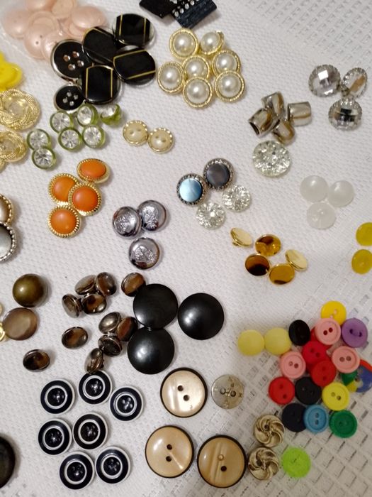 гудзики    різні