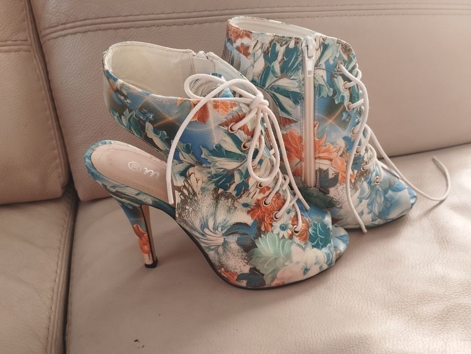 Buty rozmiar 38, kwiaty, wysoki obcas