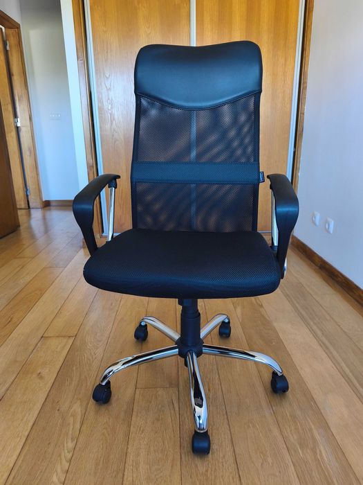 Cadeira de escritório em ótimo estado - Staples