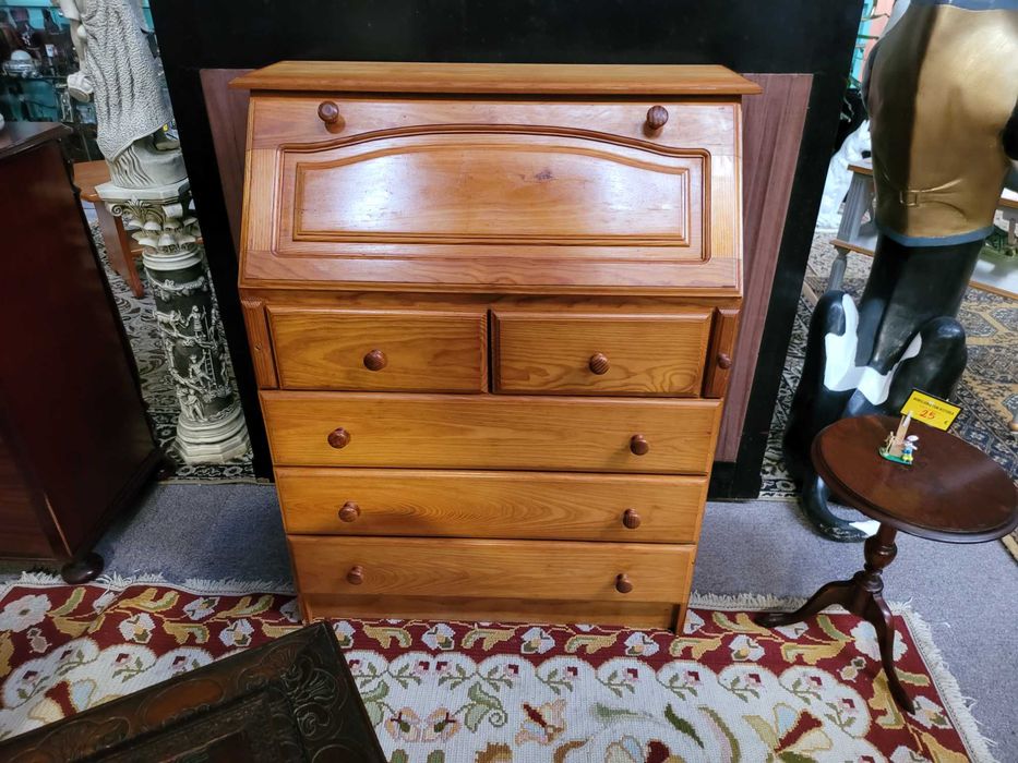 Pine Honey Desk – Good Overall Condition64584266928130120