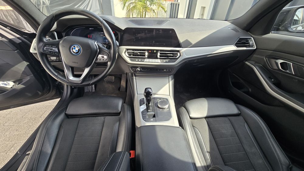 BMW320e Touring Corporate Edition Auto Plug-In
