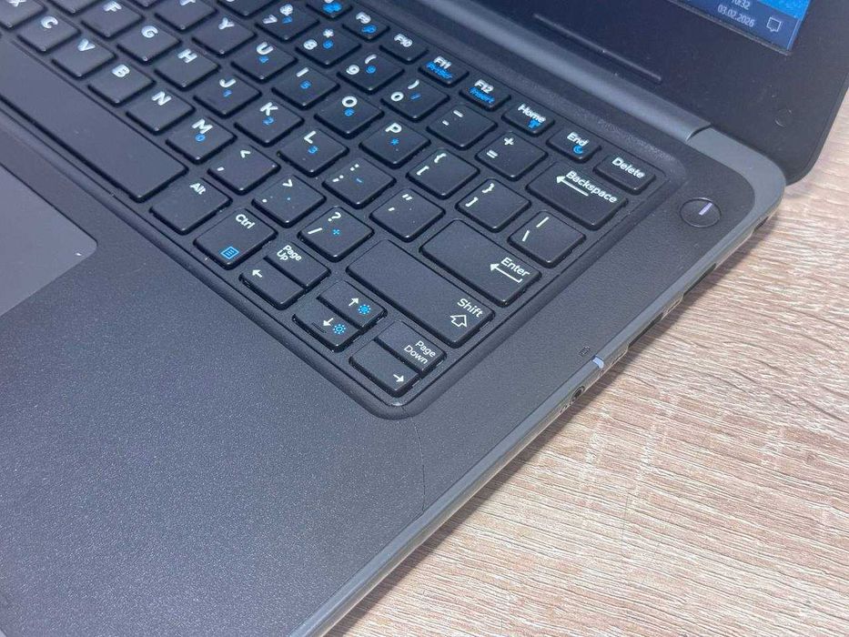 Dell Latitude 3380 14″ HD / 4-16GB RAM / 128-256GB SSD / Windows 10