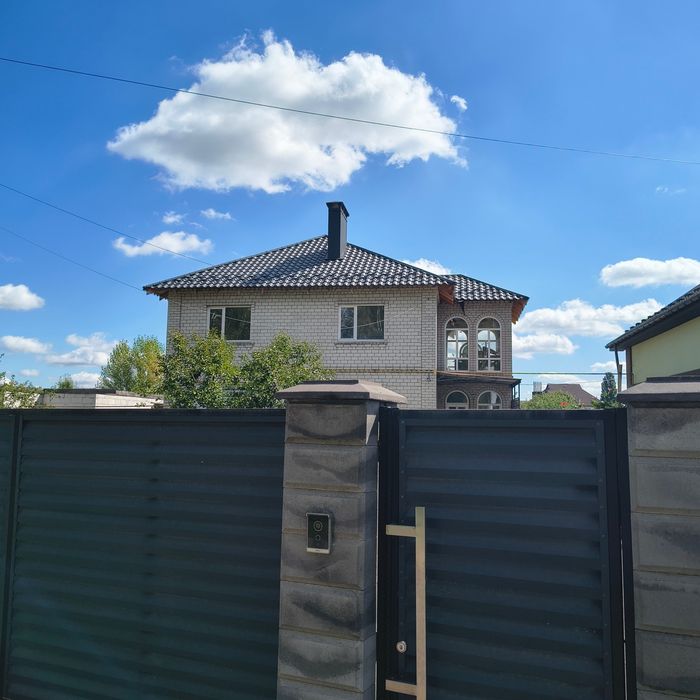 Продаж будинку в тихому провулку