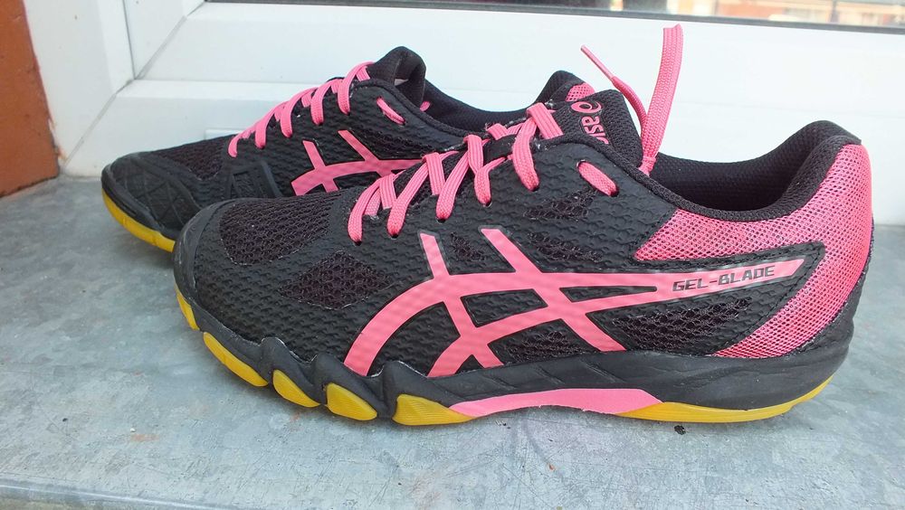 Super buty sportowe marki Asics blade w roz 39,5