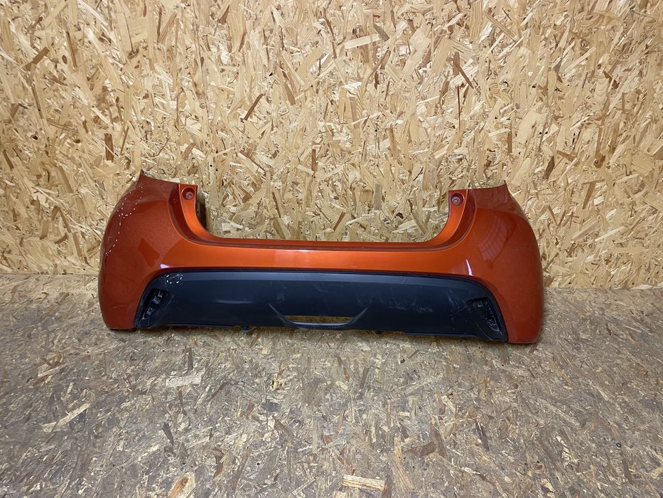 Задній бампер  Toyota Yaris  4 2020- Оригінал