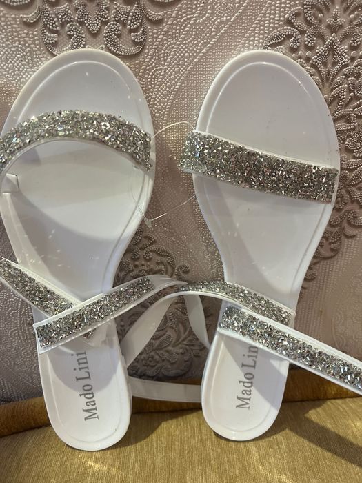 Белые шлепки/босоножки в стразах. 39 р.