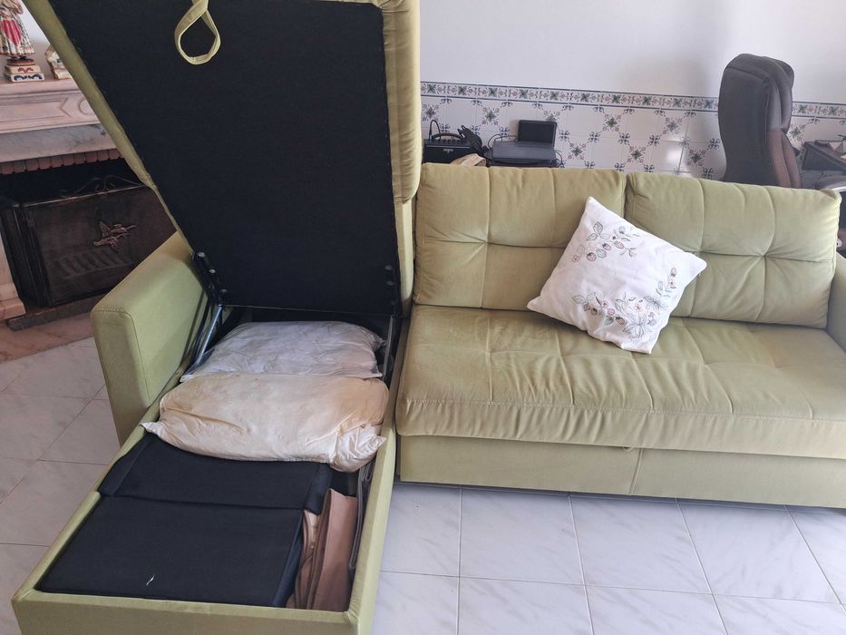 Sofá cama verde praticamente novo