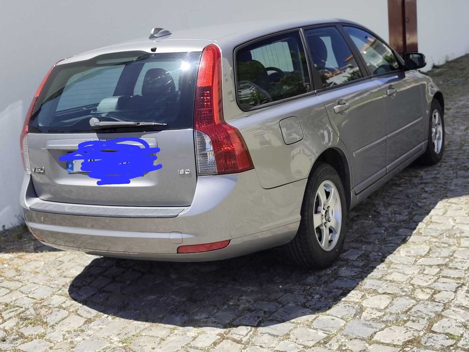 Volvo V50.