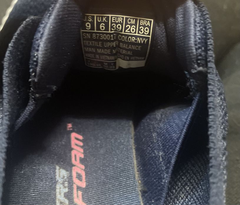 Легкі дихаючі SKECHERS MEMORY FORM. Орігінал. Розмір 40, стелька 26см