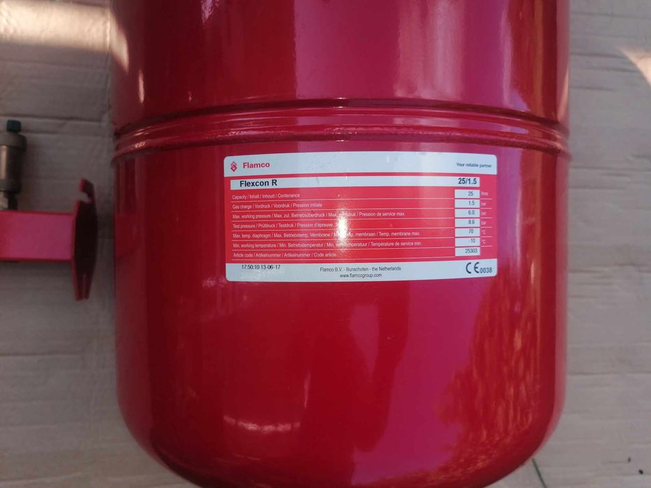 Grupa bezpieczeństwa ze zbiornikiem 25 l